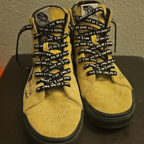 Vans Bonita Applebum Yellow Suede High-Tops with Black Text Laces - Picture 1 of 5